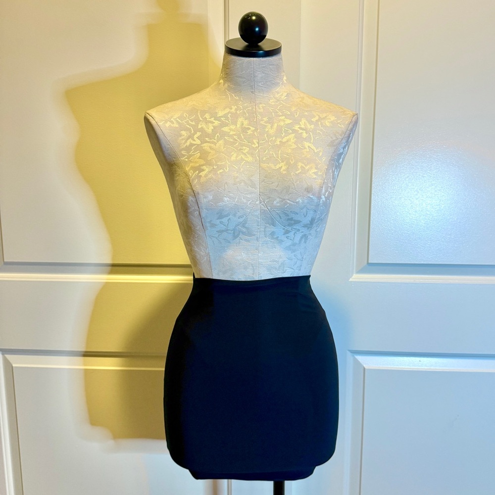 AYM mini Studio Skirt Black | Size S NWOT